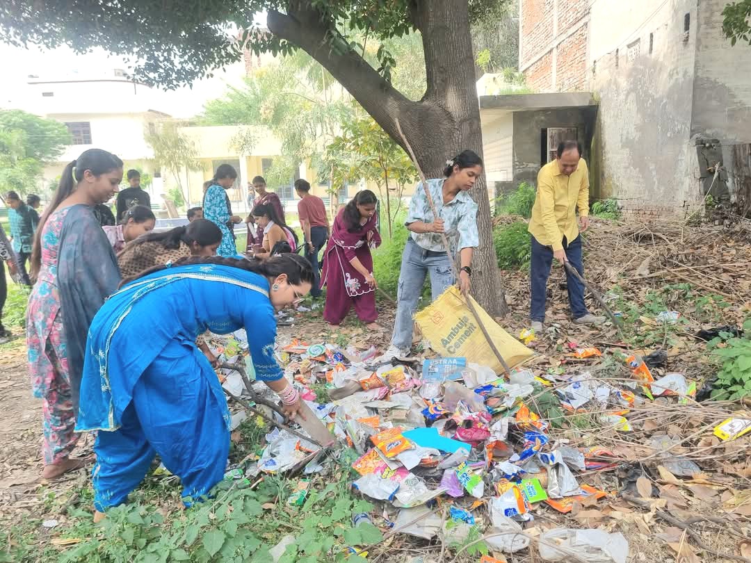NSS volunteers organized a two-day camp in Government College and cleaned the college.